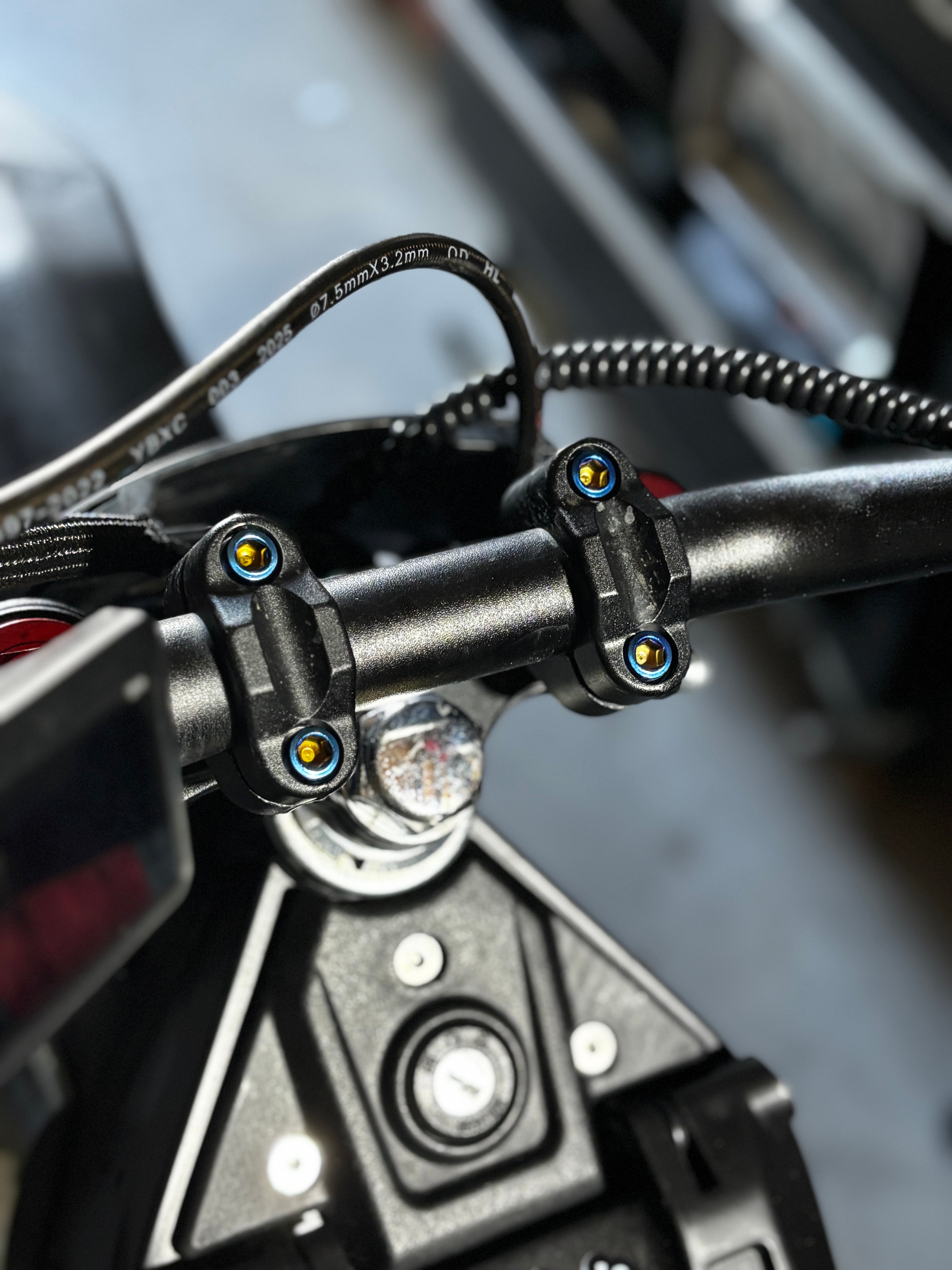 Titanium yozma handlebar mount bolts